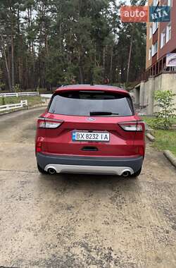 Внедорожник / Кроссовер Ford Escape 2020 в 