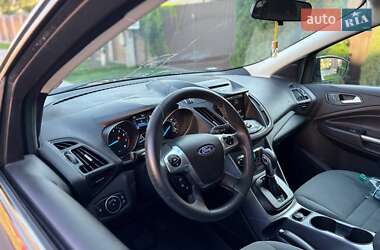 Позашляховик / Кросовер Ford Escape 2015 в 
