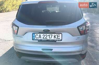 Внедорожник / Кроссовер Ford Escape 2017 в 