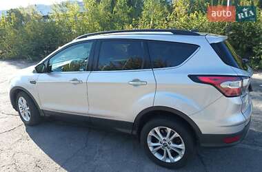 Внедорожник / Кроссовер Ford Escape 2017 в 