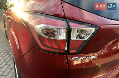 Внедорожник / Кроссовер Ford Escape 2018 в 