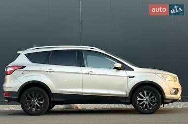 Внедорожник / Кроссовер Ford Escape 2018 в 