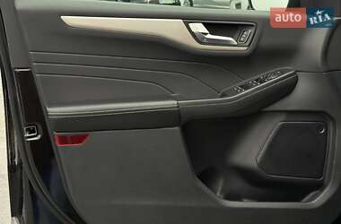 Внедорожник / Кроссовер Ford Escape 2022 в 