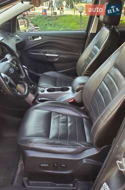 Внедорожник / Кроссовер Ford Escape 2014 в 