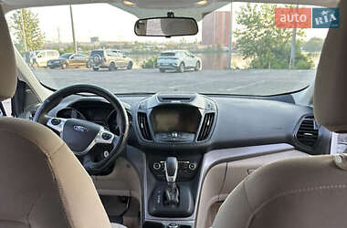 Внедорожник / Кроссовер Ford Escape 2015 в 