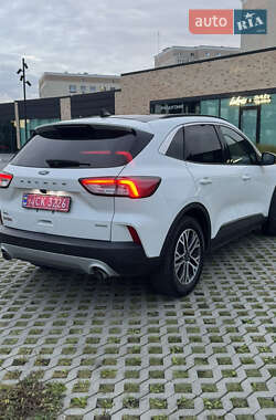 Внедорожник / Кроссовер Ford Escape 2020 в 