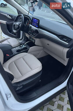 Внедорожник / Кроссовер Ford Escape 2020 в 
