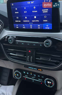 Внедорожник / Кроссовер Ford Escape 2020 в 