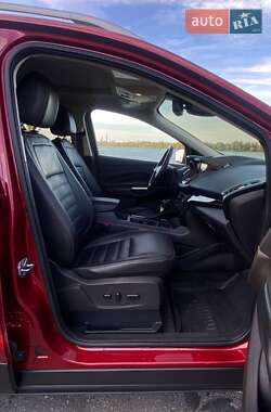 Внедорожник / Кроссовер Ford Escape 2016 в 