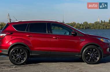 Внедорожник / Кроссовер Ford Escape 2016 в 