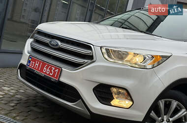 Внедорожник / Кроссовер Ford Escape 2017 в 