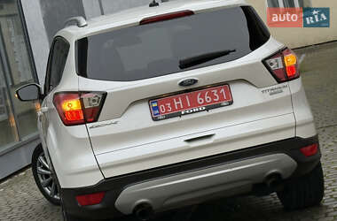 Внедорожник / Кроссовер Ford Escape 2017 в 