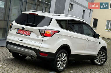 Внедорожник / Кроссовер Ford Escape 2017 в 