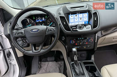 Внедорожник / Кроссовер Ford Escape 2017 в 
