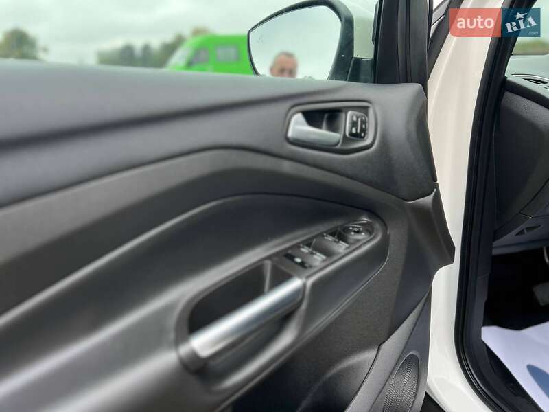 Внедорожник / Кроссовер Ford Escape 2018 в Стрые