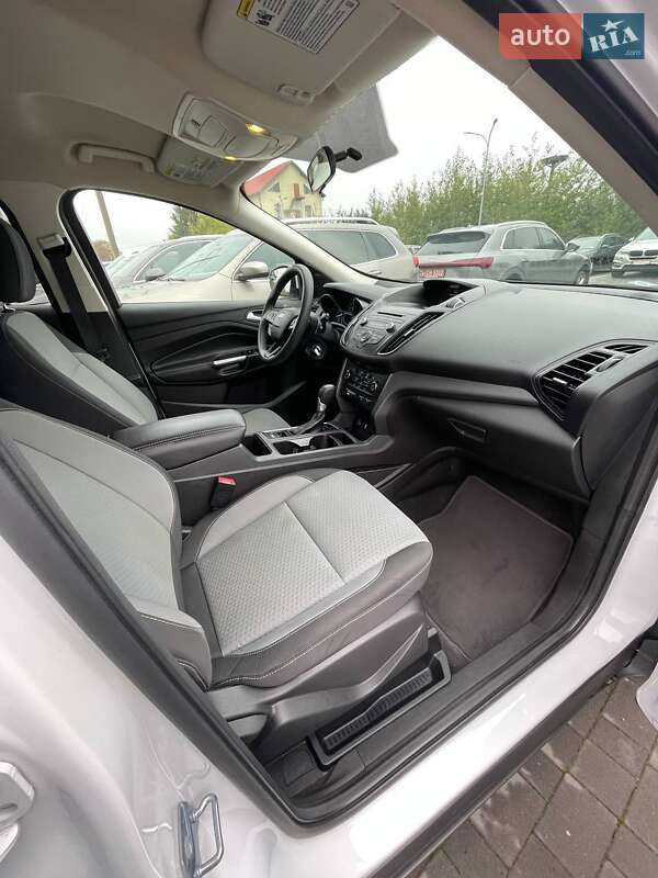 Внедорожник / Кроссовер Ford Escape 2017 в Львове