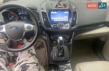 Внедорожник / Кроссовер Ford Escape 2015 в 