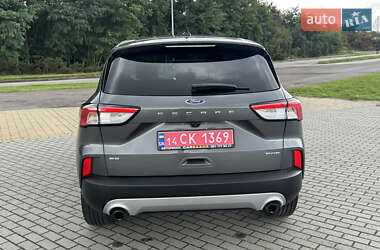 Позашляховик / Кросовер Ford Escape 2021 в 