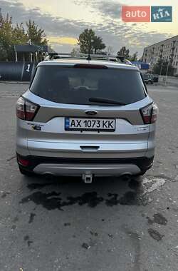 Внедорожник / Кроссовер Ford Escape 2018 в 