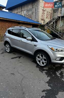 Внедорожник / Кроссовер Ford Escape 2018 в 