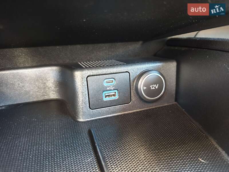 Позашляховик / Кросовер Ford Escape 2021 в Стрию