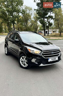 Позашляховик / Кросовер Ford Escape 2017 в Чернігові