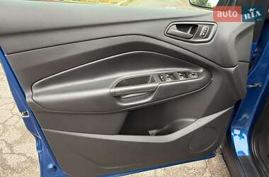 Внедорожник / Кроссовер Ford Escape 2019 в 