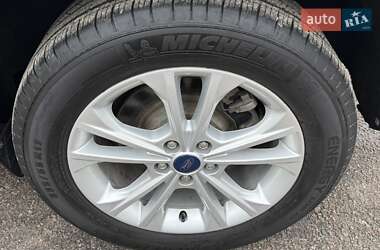 Внедорожник / Кроссовер Ford Escape 2019 в 