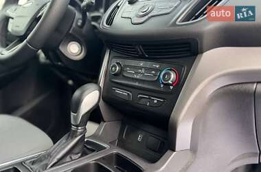 Внедорожник / Кроссовер Ford Escape 2017 в 