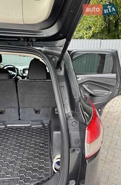 Внедорожник / Кроссовер Ford Escape 2016 в 