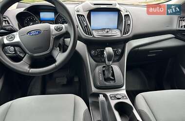 Внедорожник / Кроссовер Ford Escape 2015 в 