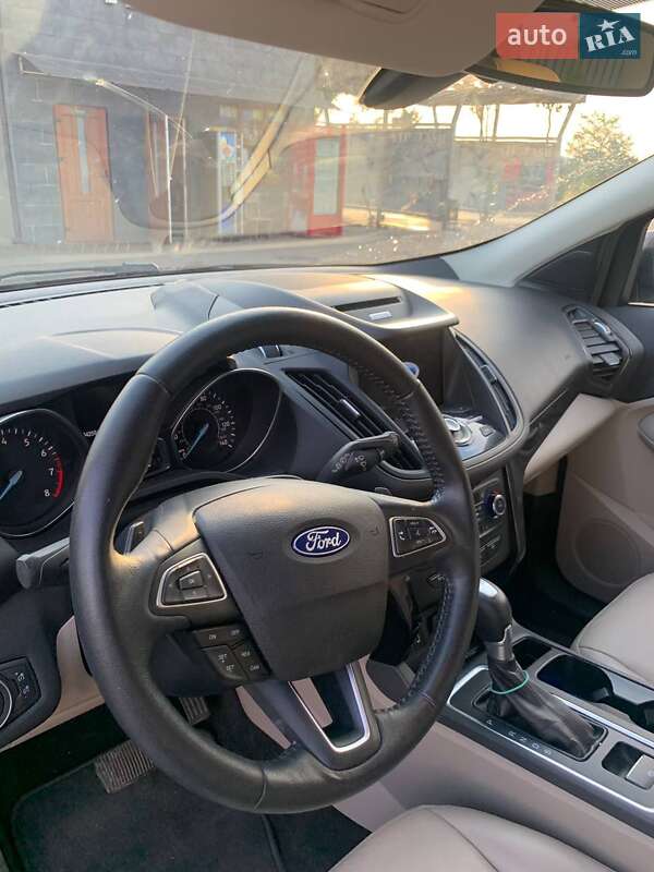 Внедорожник / Кроссовер Ford Escape 2017 в Ужгороде