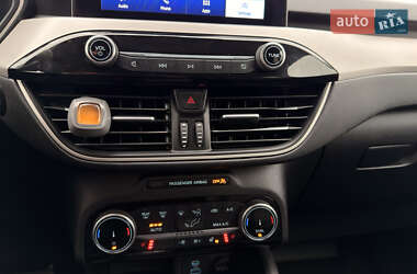 Внедорожник / Кроссовер Ford Escape 2022 в 