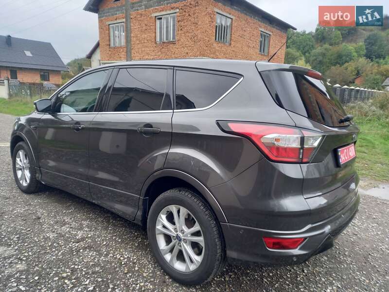 Позашляховик / Кросовер Ford Escape 2017 в Івано-Франківську