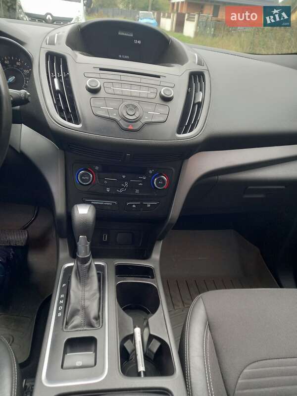 Позашляховик / Кросовер Ford Escape 2017 в Івано-Франківську