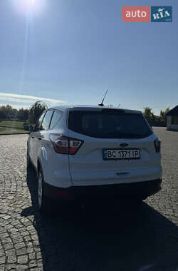 Внедорожник / Кроссовер Ford Escape 2017 в 