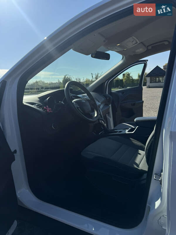 Внедорожник / Кроссовер Ford Escape 2017 в Жовкве