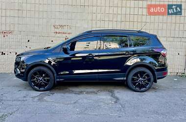 Внедорожник / Кроссовер Ford Escape 2018 в 