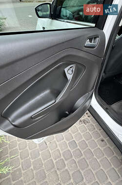 Внедорожник / Кроссовер Ford Escape 2014 в 