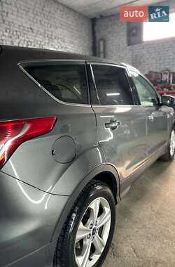 Внедорожник / Кроссовер Ford Escape 2015 в 