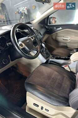 Внедорожник / Кроссовер Ford Escape 2015 в 