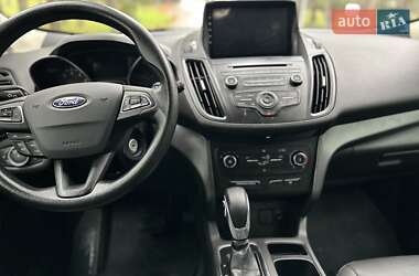 Внедорожник / Кроссовер Ford Escape 2017 в 