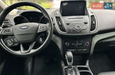 Внедорожник / Кроссовер Ford Escape 2017 в 