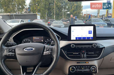 Внедорожник / Кроссовер Ford Escape 2019 в 