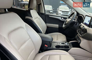 Внедорожник / Кроссовер Ford Escape 2019 в 