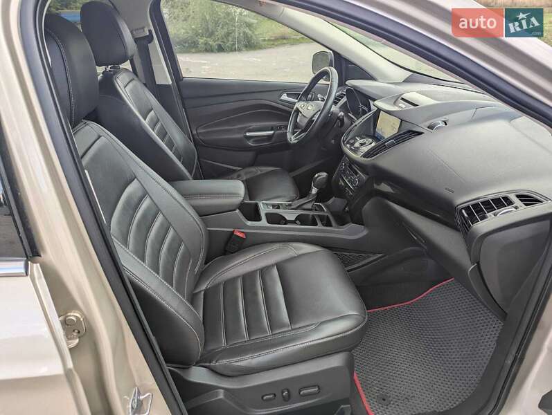 Внедорожник / Кроссовер Ford Escape 2016 в Днепре