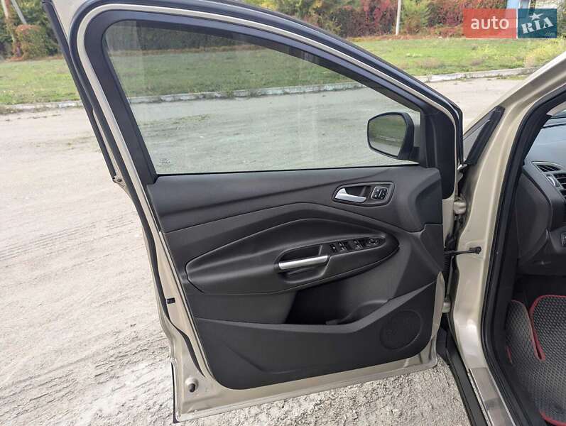 Внедорожник / Кроссовер Ford Escape 2016 в Днепре