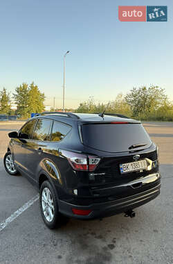 Внедорожник / Кроссовер Ford Escape 2016 в 