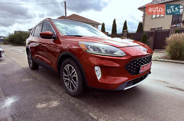 Внедорожник / Кроссовер Ford Escape 2020 в 