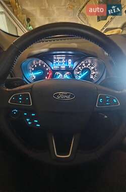 Внедорожник / Кроссовер Ford Escape 2018 в 